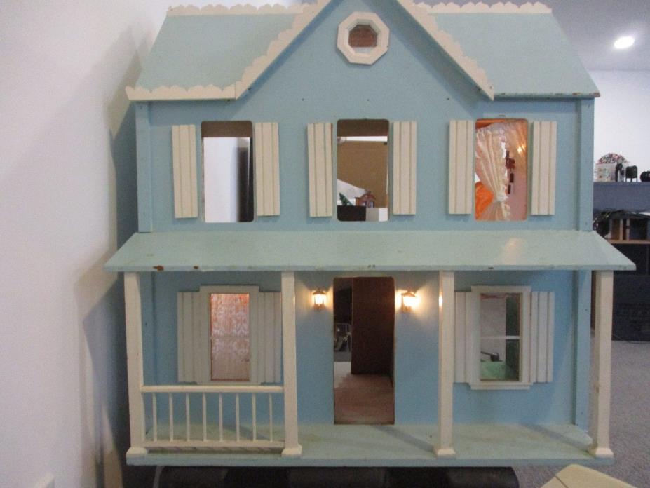 Vintage Doll House w/Dolls, Doll House Furniture & Doll House Accessories