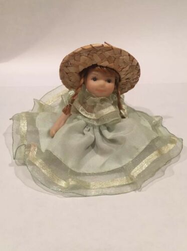 Tiny Movable Porcelain Doll Handpainted Face With Auburn Hair & Straw Hat 2.5”