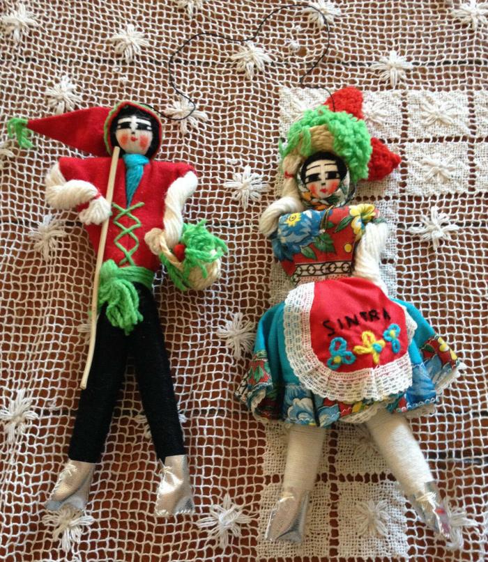 SET OF 2 PORTUGAL CLOTH & YARN MAN & WOMAN W/ SINTRA APRON SOUVENIR DOLLS