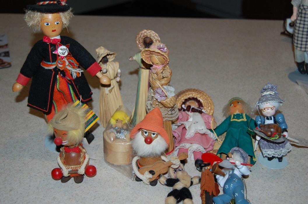 Vintage Lot of 13 WOODEN PEG DOLLS  International Ethnic Doll Old Bobble Heads