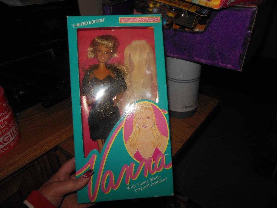 VANNA WHITE ORIGINAL FASHION DOLL IN BOX 1990 HOME SHOPPING CLUB