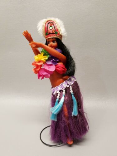Vintage plastic Hawaiian hula dancer doll 9