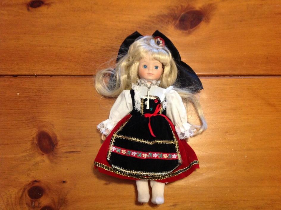 Vintage Nationality Ethnic Doll 11” Beautiful Dress Chain w Cross Scandinavian?