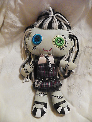 Monster High Frankie Stein; Mattel 2009 gothic cheerleader plush 9-inch doll