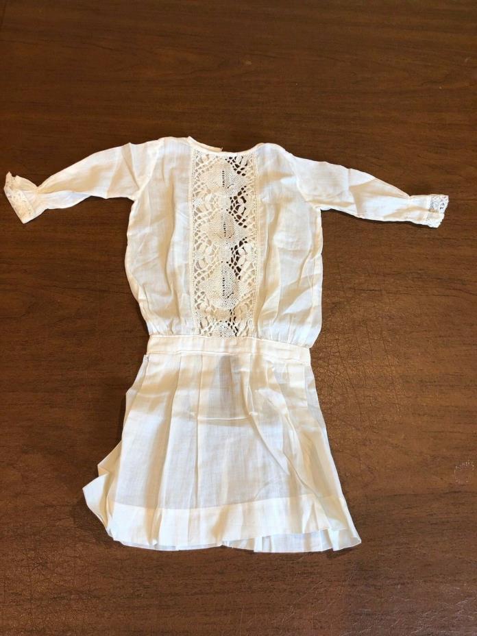 ANTIQUE 1920'S WHITE LINEN DROP WAIST LACE BABY OR DOLL DRESS 18