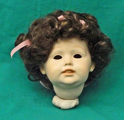 LA SIOUX  DOLL WIG 6-7 LT BROWN  -CURLY SHORT HAIR -PINK BOWS
