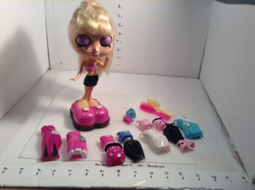 Diva Starz 1999 Blonde Alexa talking doll with light up lips, Clothes And Access
