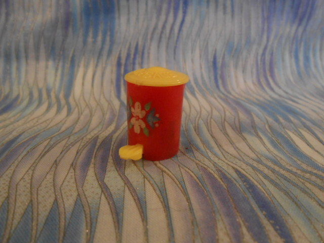 A RENWALVintage  #64 Hard Plastic Red & Yellow Thrash Can Dollhouse