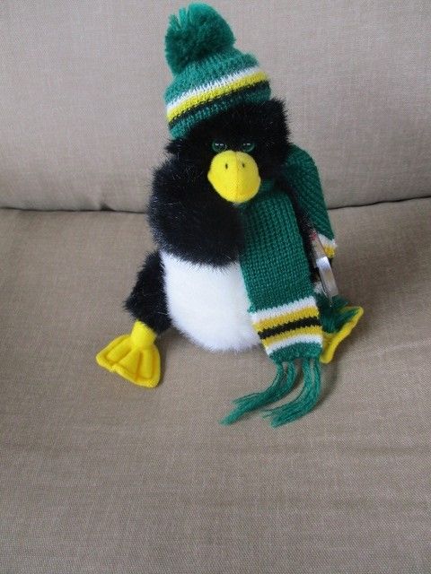 Ty AtticTreasures Plush Jointed Penguin Named Waddlesworth Knit Hat &Scarf 1993