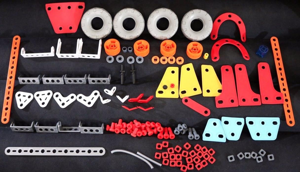124 PIECES MECCANO ERECTOR MODELS CONSTRUCTION LOT