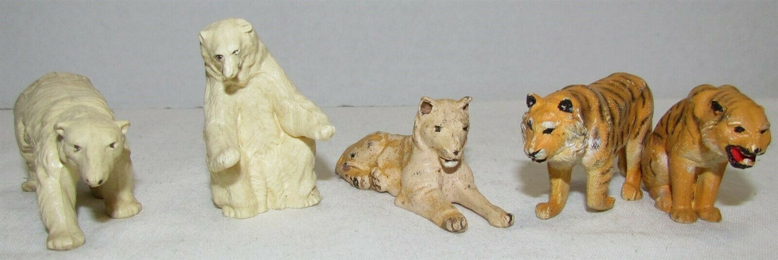 Britains Zoo Figures, lot of 5, polar bears & tigers