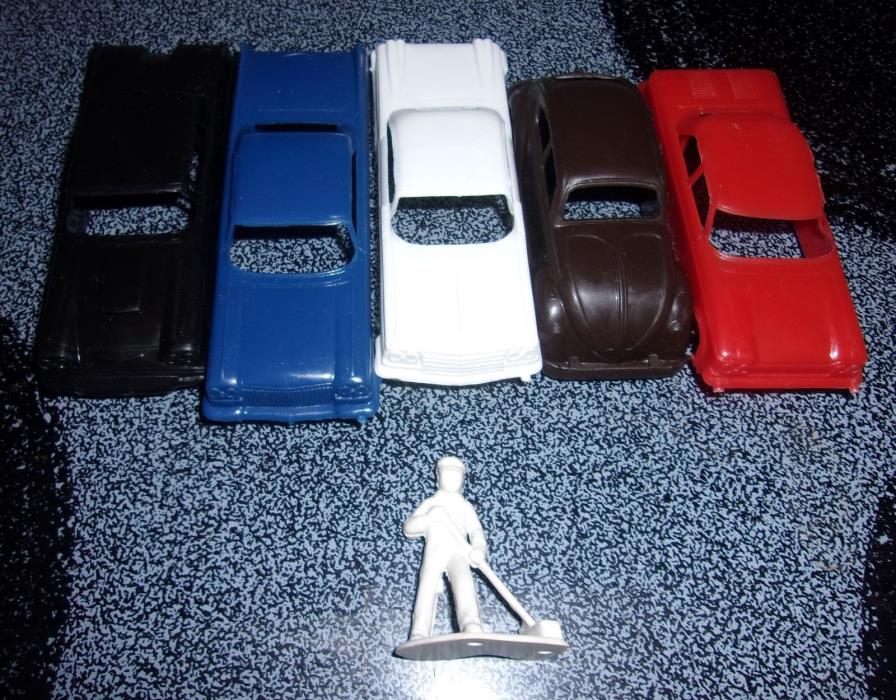 1960's MARX GAS SERVICE STATION CAR ACCESSORIES FORD BUICK PLAYSET PARTS  lot 5