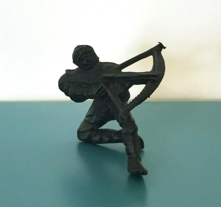 TIM-MEE Medieval Knight Black Crossbowman Vintage Plastic 70mm Toy Soldier