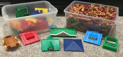 HUGE Lot 700+ LINCOLN LOGS- Mixed Wood Colors PLUS Assorted PARTS