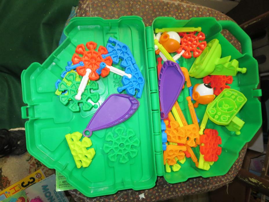 KIDS K'NEX BUILDING TOY IN GREEN STORAGE BOX