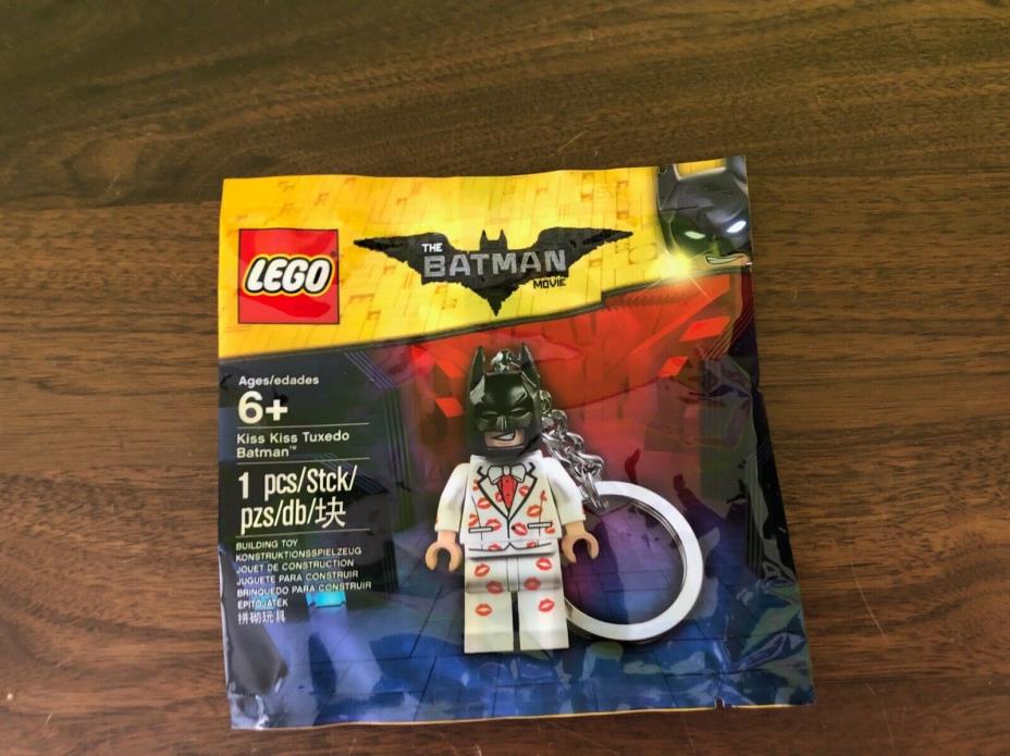 Lego The Batman Movie 50049 Kiss Kiss Tuxedo Batman Keychain New and Sealed