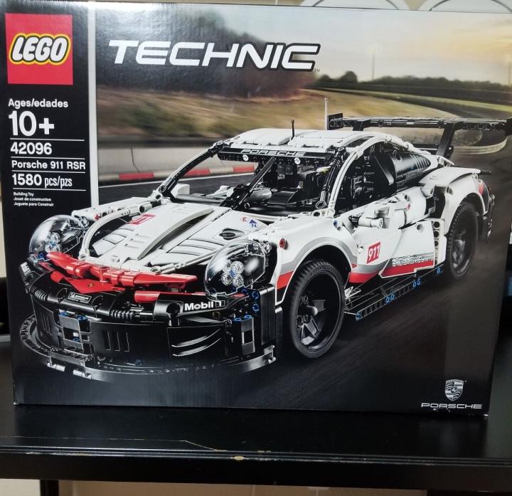 LEGO 42096 Technic Porsche 911 RSR 1580pcs New in hands