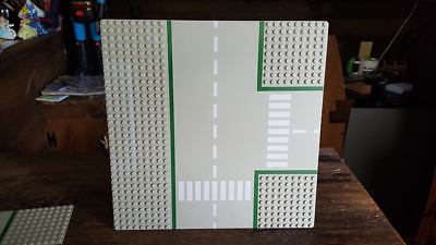 608P01 Vintage Lego Baseplate 32 x 32 9-Stud T Intersection with Road Pattern