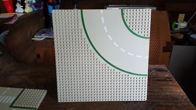 609P01 Vintage Lego Baseplate Road 32 x 32 9-Stud Curve with Road Pattern