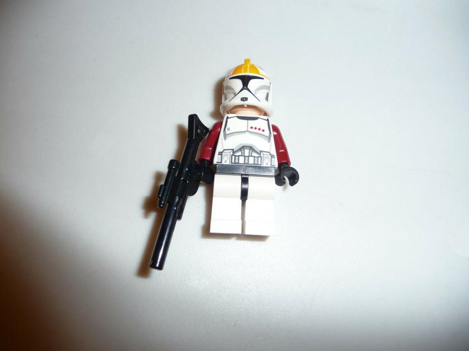 Lego Star Wars Clone Trooper yellow helmet red brown arms