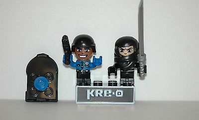Kre-o Kreo Mini figCityville Invasion Collection 3 Kickbox Carl + Shadow Sting