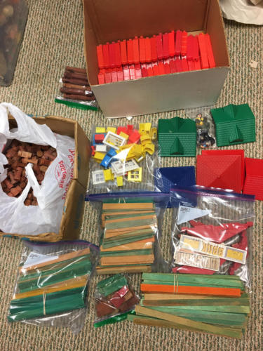 WOODEN LINCOLN LOGS LOT PLUS PLASTIC ACCESSORIES WINDOWS ROOF PIECES ETC