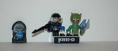 Kre-o Kreo Mini fig Cityville Invasion Collection 1 Walter Wetsuit + Wavecrawler