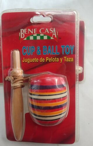 Cup & Ball Toy, Wood. Juego de pelota y Taza . Bene Casa .