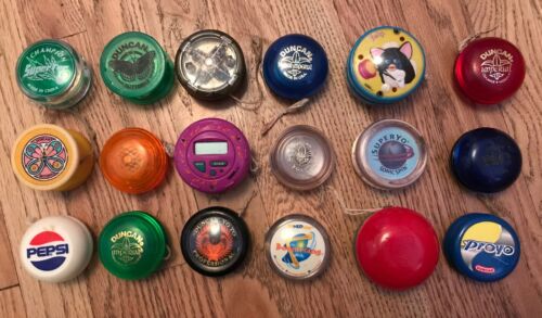 Lot of 18 Vintage Yo-Yos Yoyo Toys Duncan, Tiger, Colors E-yo