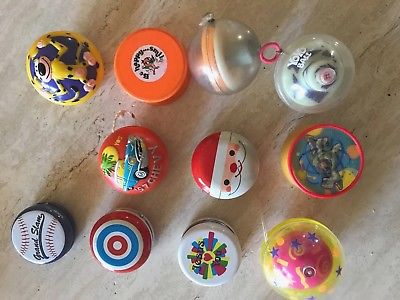 Assorted Vintage 11 Advertising Dif YO-YOs 57 Chevy, Santa, Buzz, Jesus & more