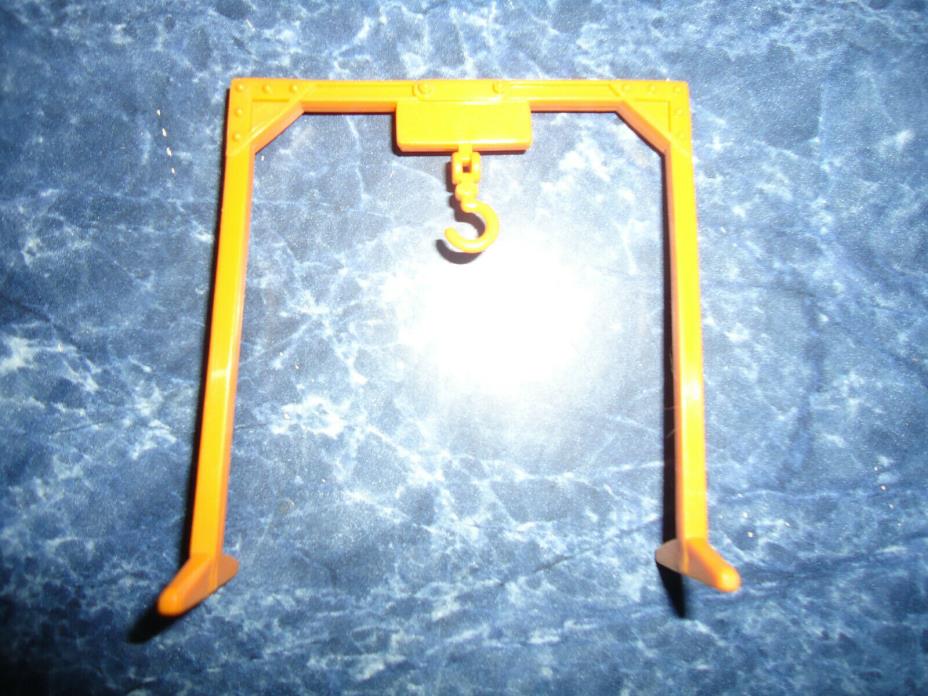 ERTL FARM COUNTRY HOIST AND 2 STANDS
