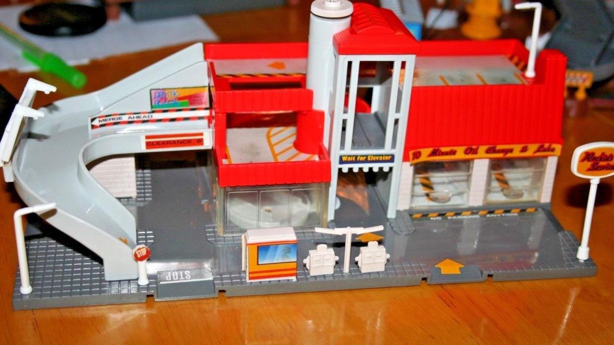 Vintage Micro Machines GaloobHiways & Byways Service Center Playset-Used-as is
