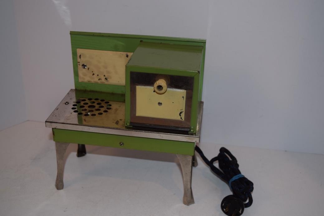 Vintage 1930's Electric Toy Stove - Works - Metropolitan Products