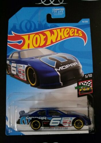 HOT WHEELS CAR .. DODGE CHARGER STOCK CAR .. HW RACE DAY.. 2018 RELEASE