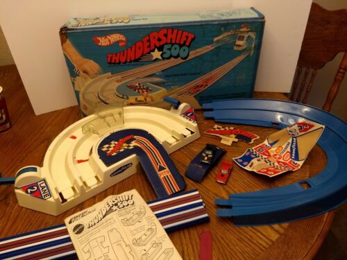 Hot Wheels Flying THUNDERSHIFT 500 Race Track Speedway1974has 2 cars. MissingPcs