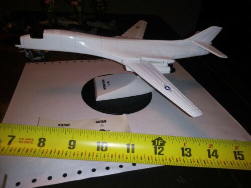 ERTL FORCE ONE B-1 BOMBER US AIR FORCE JET MLC WITH ORIGINAL STICKER SHEET 1989