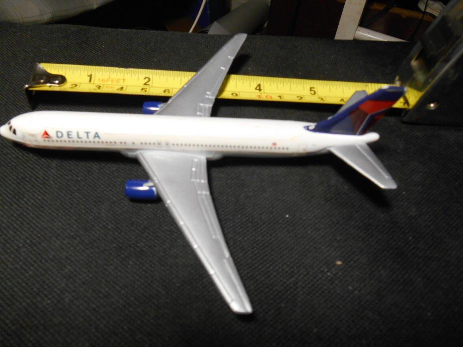 REALTOY Delta Air Lines diecast metal plane airplane