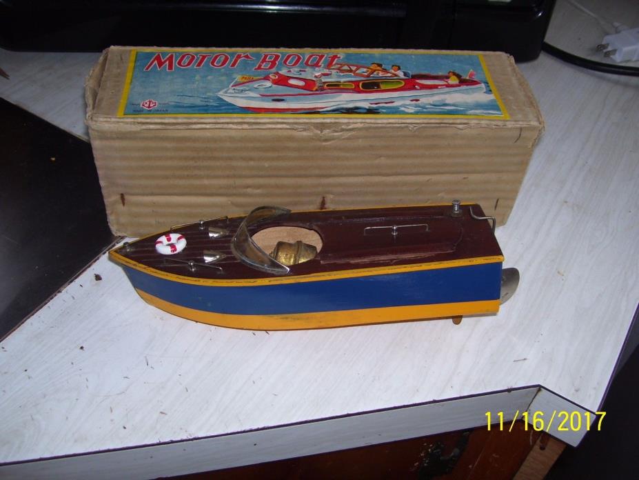 1950's  WOODEN SPEED BOAT w/ELECTRIC MOTOR W/Box 10