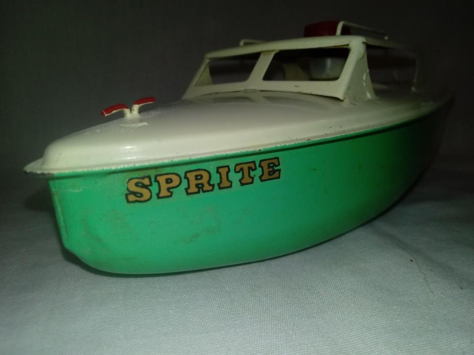 1960 SUTCLIFFE WINDUP SPRITE BOAT  