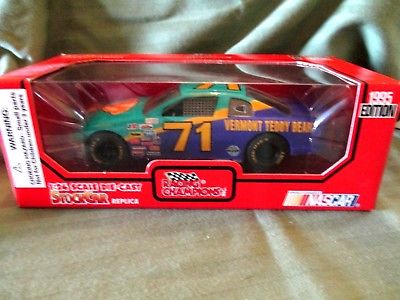 Racing Champions Kevin Lapage#71 Vermont Teddy Bear Stock Car Replica 1/24 1995