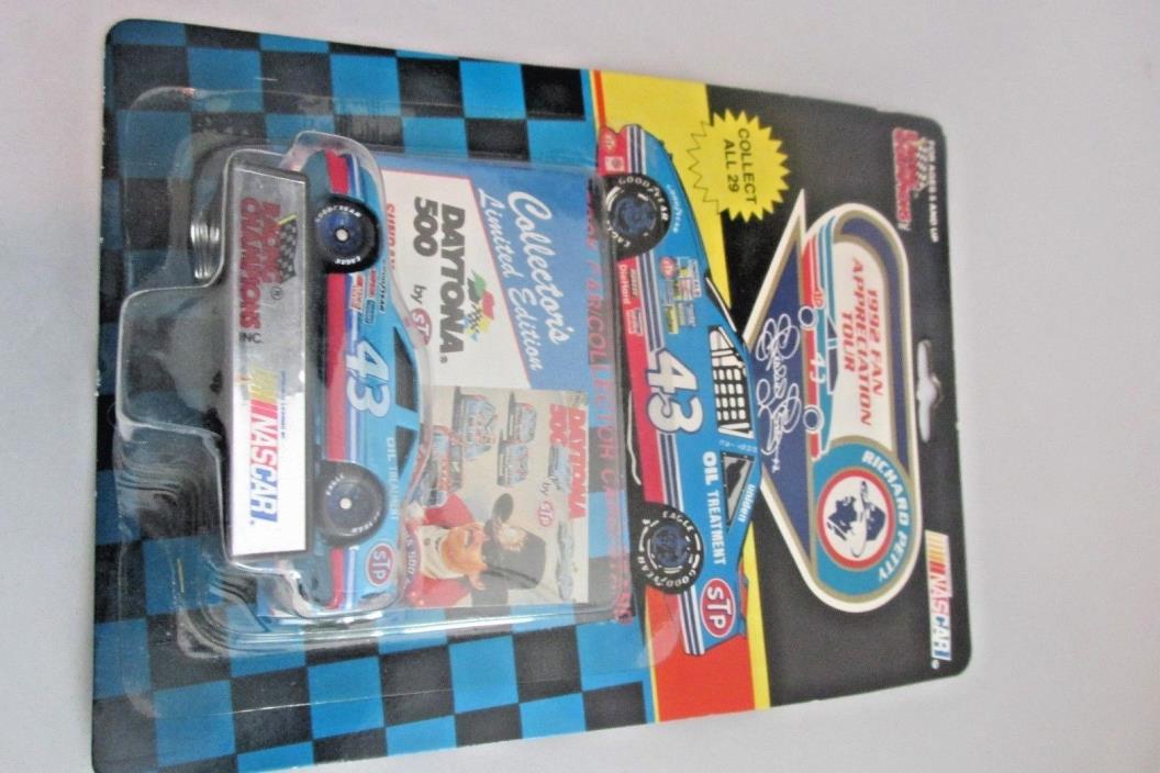 RACING CHAMPIONS NASCAR 1/64 STOCK CAR (RICHARD PETTY)