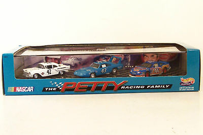 HOT WHEELS SET ~ PETTY RACING FAMILY