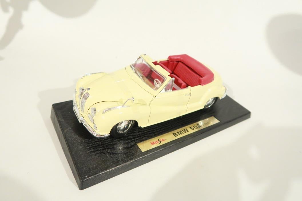 White Maisto Special Edition 1:18 Scale 1955 BMW 502 Convertible Car w/ Box