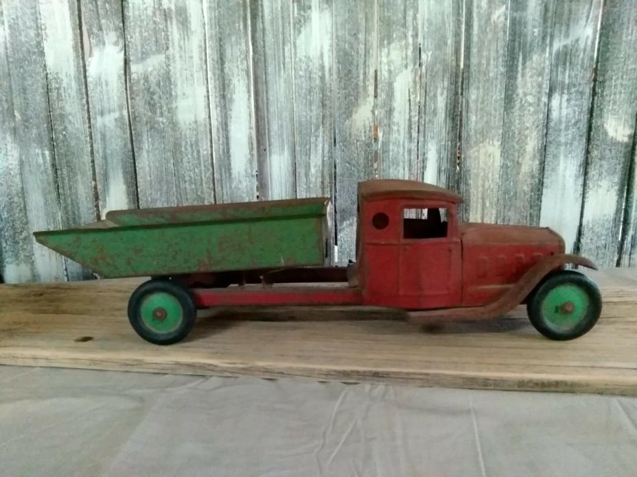 RARE Hard to find 1934 steelcraft play boy porthole cab dump truck