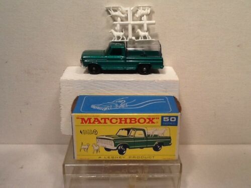 Vintage Matchbox Ford Kennel Truck W/ box and dogs. Excellent.