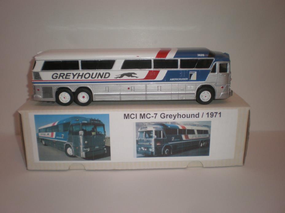 1/43 BUS MCI-7 Greyhound Americruiser  /1971 -1972  Handmade