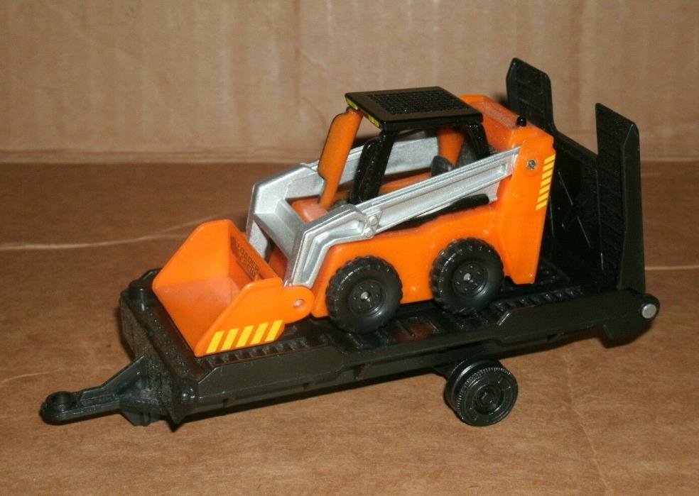 1/40 Scale Skid-Steer Loader Plastic Model - Maisto Mini Tractor Bobcat Trailer
