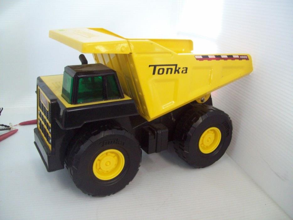 Tonka Hasbro 2012 Yellow Metal Plastic 4000 Dump Truck 26670  M7