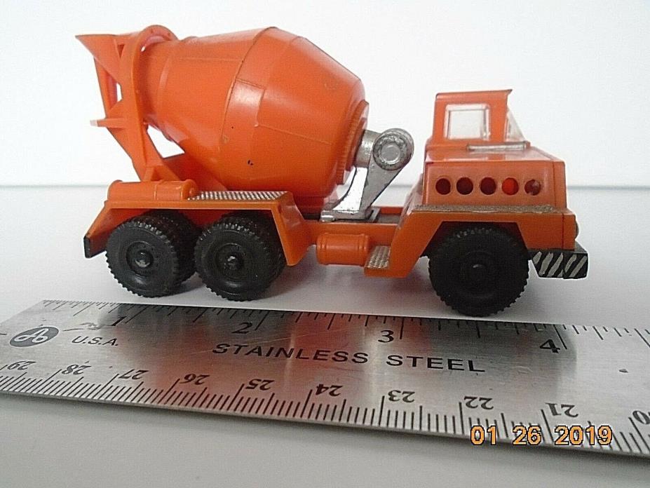 Hubley Tiny Toys, Cement Truck #628, 1960 excellent.