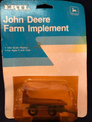 Ertl Farm Implement John Deere Brown Hay Rack Wagon 1/64 Tractor NOC